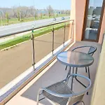 La Vida Loca Summerland Apartment Mamaia