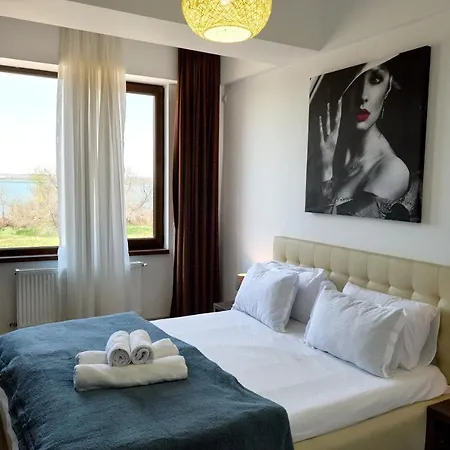 Apartment La Vida Loca Summerland Mamaia
